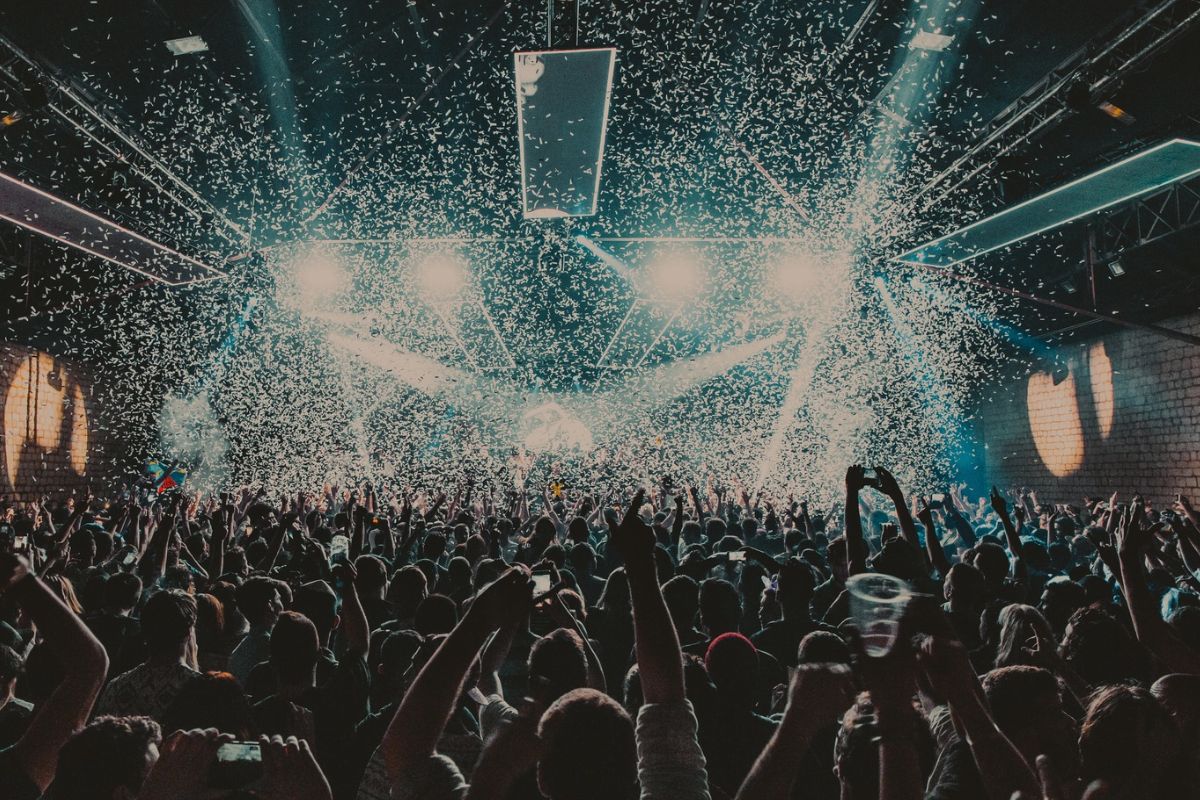 How a Pearl Jam Post Turned a Stranger Into a Hotel Customer